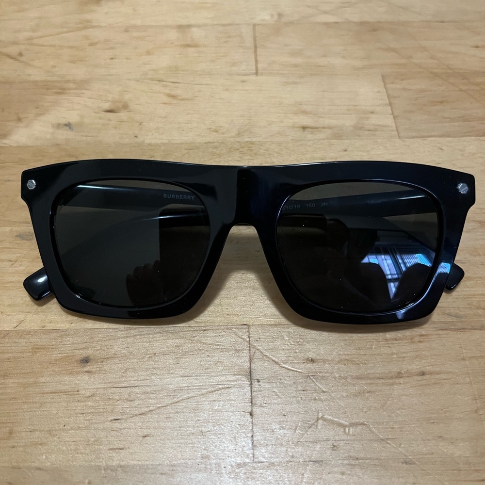 Burberry sunglasses black frame